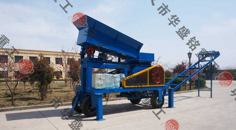 移動(dòng)對(duì)輥破碎機(jī)發(fā)貨現(xiàn)場